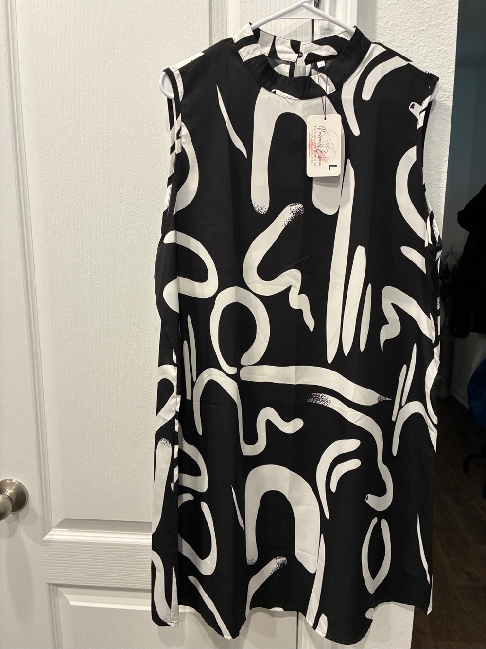 Passion of Essence Monochrome Abstract Sleeveless Midi Dress